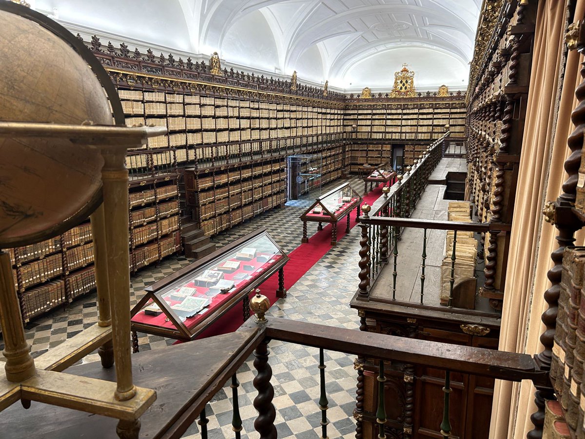 Gabinete de Comunicación Universidad de Valladolid (@uva_es) on Twitter photo 📚Mañana 23 de abril es el #DiaDelLibro, y las Bibliotecas de la UVa han organizado numerosas actividades para celebrarlo:
-Visitas guiadas a <a href="/BUVaSantaCruz/">BUVa SantaCruz</a> y <a href="/BURSofia/">BUVa Reina Sofía</a>
-Presentación de libros
-exposiciones...
Más ℹ️acortar.link/MUxNvT 📚Mañana 23 de abril es el #DiaDelLibro, y las Bibliotecas de la UVa han organizado numerosas actividades para celebrarlo:
-Visitas guiadas a <a href="/BUVaSantaCruz/">BUVa SantaCruz</a> y <a href="/BURSofia/">BUVa Reina Sofía</a>
-Presentación de libros
-exposiciones...
Más ℹ️acortar.link/MUxNvT