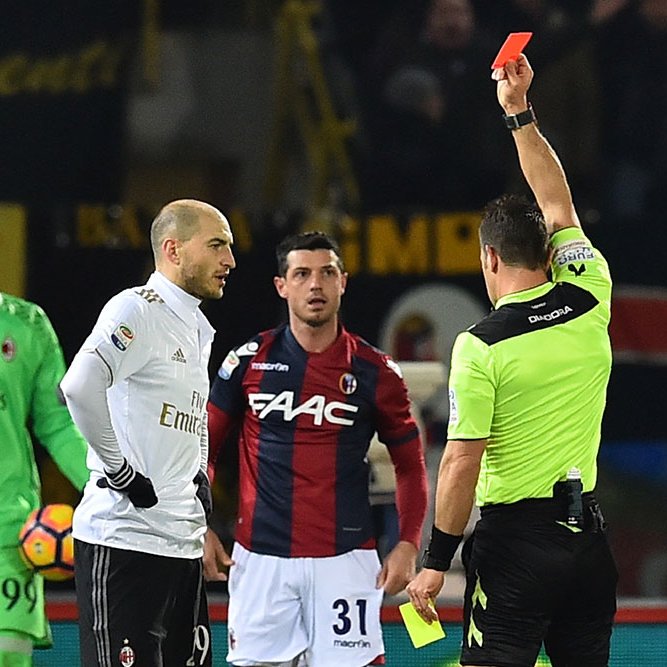 theMilanZone_'s tweet image. #InterMilan, arbitra #Doveri. Al Var la coppia #Mazzoleni-#Aureliano

via @MilanNewsit