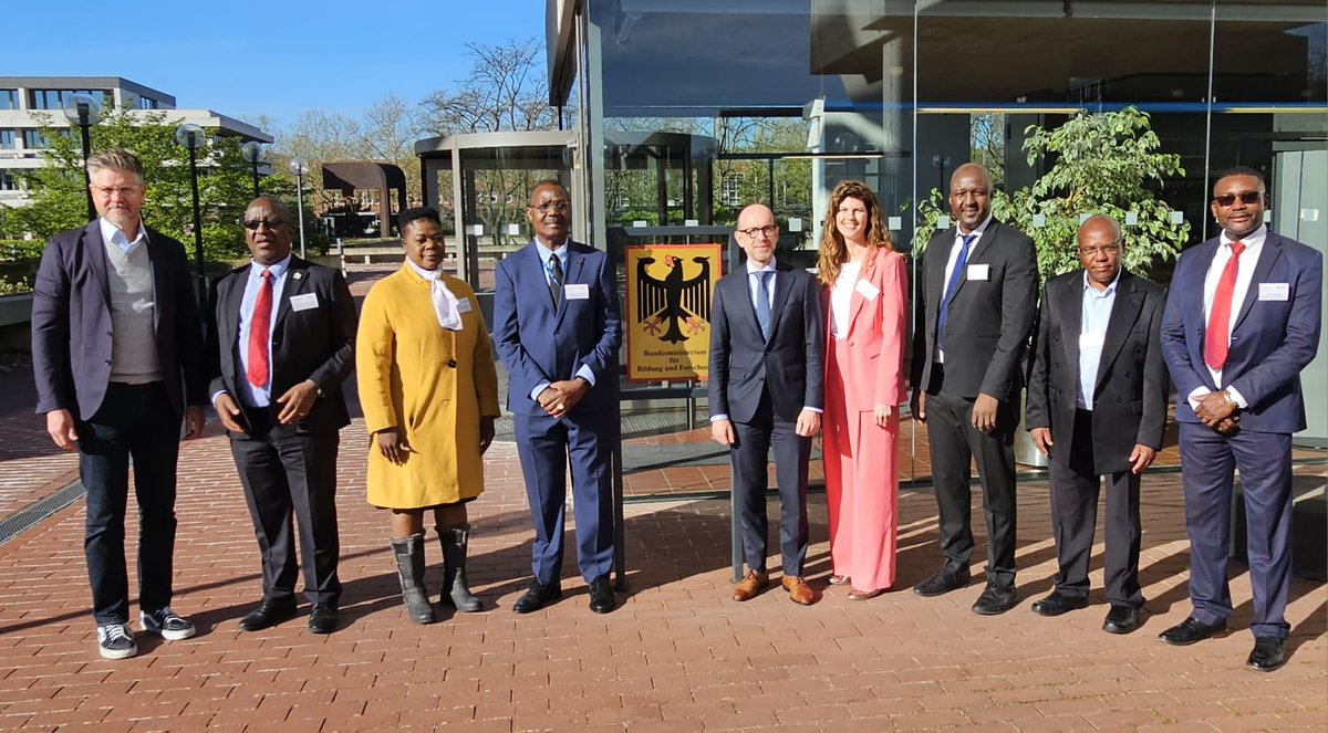 SASSCAL_ORG's tweet image. 🇩🇪 🤝The Federal Ministry of Education and Research, Germany  has reaffirmed its commitment to #SASSCAL and to advancing scientific excellence across Southern Africa! 🎙️ During the 3rd Ordinary Session of the SASSCAL Board Meeting (8–9 April 2025, Bonn, Germany). @BMBF_Bund