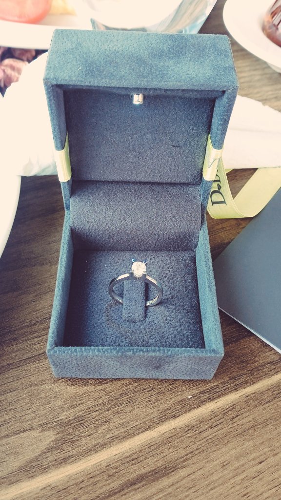 elifuzdu's tweet photo. I said yes 🌼👸🏻🤵🏻❤️ https://t.co/RML0qlVbQL