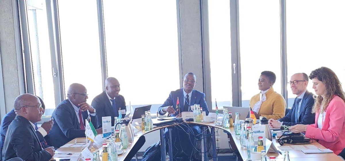 SASSCAL_ORG's tweet image. 🇩🇪 🤝The Federal Ministry of Education and Research, Germany  has reaffirmed its commitment to #SASSCAL and to advancing scientific excellence across Southern Africa! 🎙️ During the 3rd Ordinary Session of the SASSCAL Board Meeting (8–9 April 2025, Bonn, Germany). @BMBF_Bund