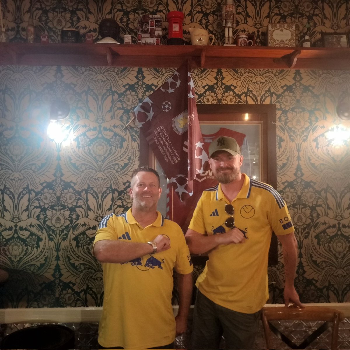 Small sleepy town called Albany in Western Australia and I'm the only Leeds supporter. the Earl of Spencer a great British pub but owned by an <a href="/AVFCOfficial/">Aston Villa</a> supporter.. had to do this to remind him that order is being restored #LUFC <a href="/LUFC/">Leeds United</a> champions league semis ain't for everyone