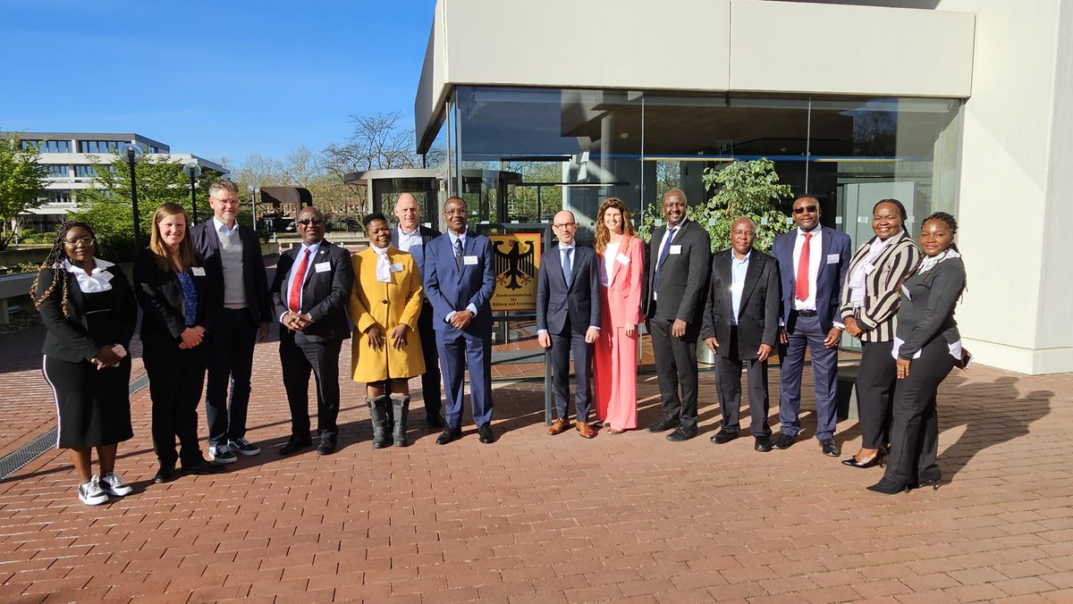SASSCAL_ORG's tweet image. 🇩🇪 🤝The Federal Ministry of Education and Research, Germany  has reaffirmed its commitment to #SASSCAL and to advancing scientific excellence across Southern Africa! 🎙️ During the 3rd Ordinary Session of the SASSCAL Board Meeting (8–9 April 2025, Bonn, Germany). @BMBF_Bund