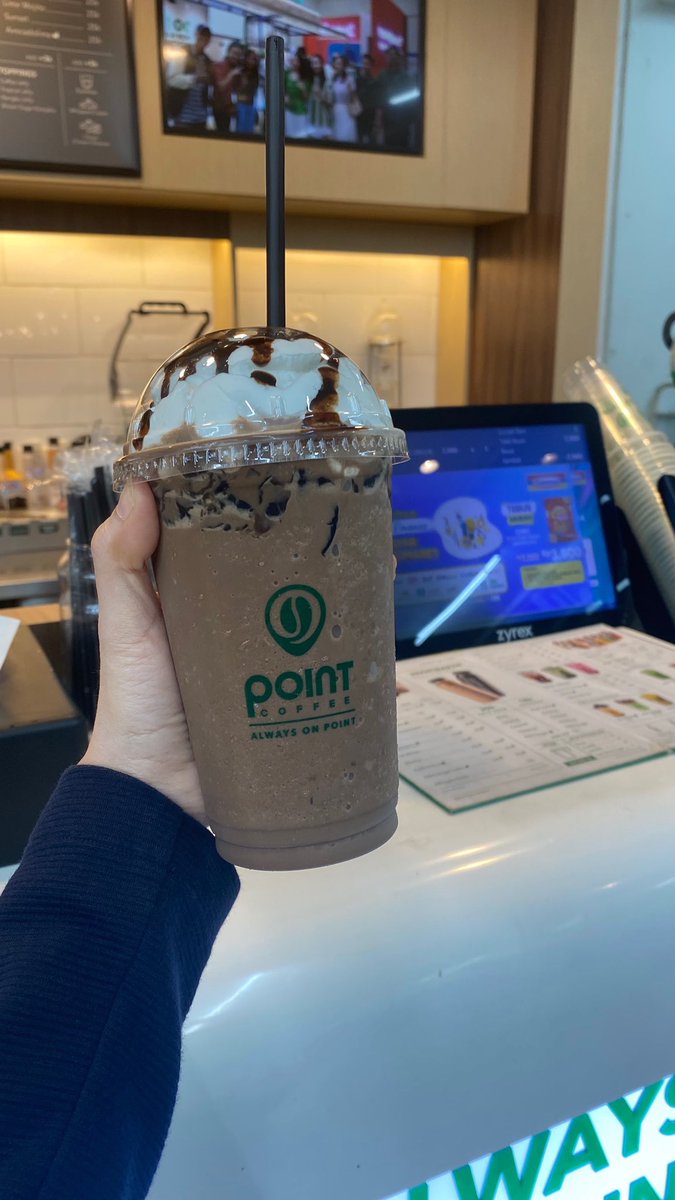 helloshin_'s tweet photo. @FOODFESS2 enak bgt kyk premium ice blend choco XXI yg harganya 70rban dan menunya sudah musnah itu 🥺 https://t.co/aUMMq1GAb9