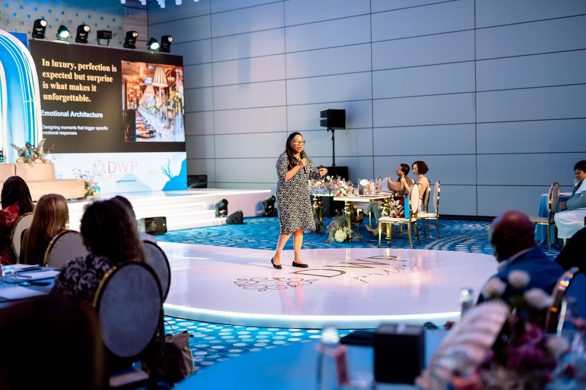lizcakeemporium's tweet photo. Delivered my keynote on luxury client psychology at #DWPCongress in Sri Lanka's stunning Cinnamon Life exploring what makes UHNW clients tick. Want these insights? Grab #TheLuxpreneur 🇺🇸https://t.co/akQKHt1flK
🇬🇧 https://t.co/k9zRjiqcud https://t.co/iVjigwvgtD