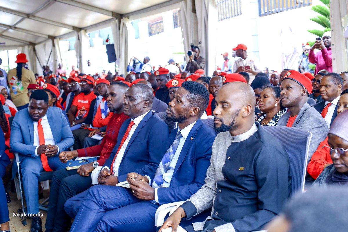 LuleGirivazio's tweet photo. Leadership matters.📌
Today, @HEBobiwine meets with regional leaders and aspiring candidates from Buganda region at Makerere Kavule for a capacity-building workshop.
The journey to a New Uganda begins with informed leadership.
#PeoplePowerOurPower https://t.co/p2cqFDuR3l