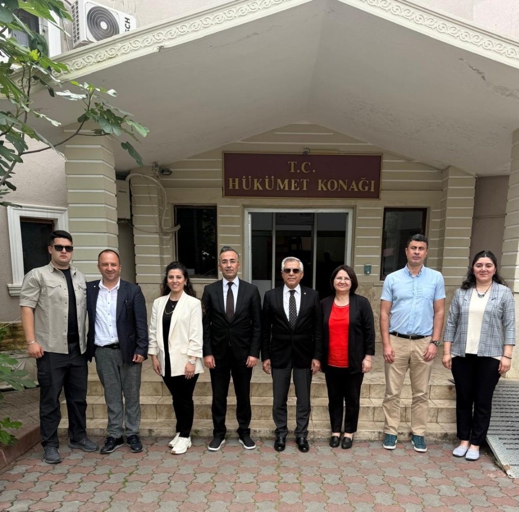 Antalya İl Nüfus ve Vatandaşlık Müdürlüğü (@antalyanufus) on Twitter photo İl Nüfus ve Vatandaşlık Müdürümüz Nazmi ÇİÇEK 22.04.2025 tarihinde Kemer İlçe Nüfus Müdürlüğünü denetleyerek yürütülen çalışmalar hakkında yerinde incelemelerde bulundu. <a href="/nazmicicekk/">Nazmi Çiçek</a> <a href="/kemernufus/">Kemer İlçe Nüfus Müdürlüğü</a> İl Nüfus ve Vatandaşlık Müdürümüz Nazmi ÇİÇEK 22.04.2025 tarihinde Kemer İlçe Nüfus Müdürlüğünü denetleyerek yürütülen çalışmalar hakkında yerinde incelemelerde bulundu. <a href="/nazmicicekk/">Nazmi Çiçek</a> <a href="/kemernufus/">Kemer İlçe Nüfus Müdürlüğü</a>