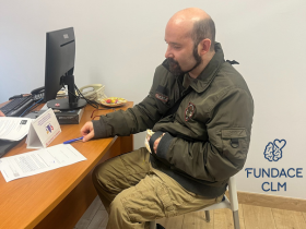 ClmFundace's tweet photo. 🔩👥La coordinación con organismos y entidades que velan por el bienestar de las personas que  apoyamos desde FUNDACE CLM es clave para ofrecer una atención integral e individualizada.
📲Conoce la historia de Daniel Jonathan: https://t.co/ZQhMtVdGA7 https://t.co/c3OJM7q02t