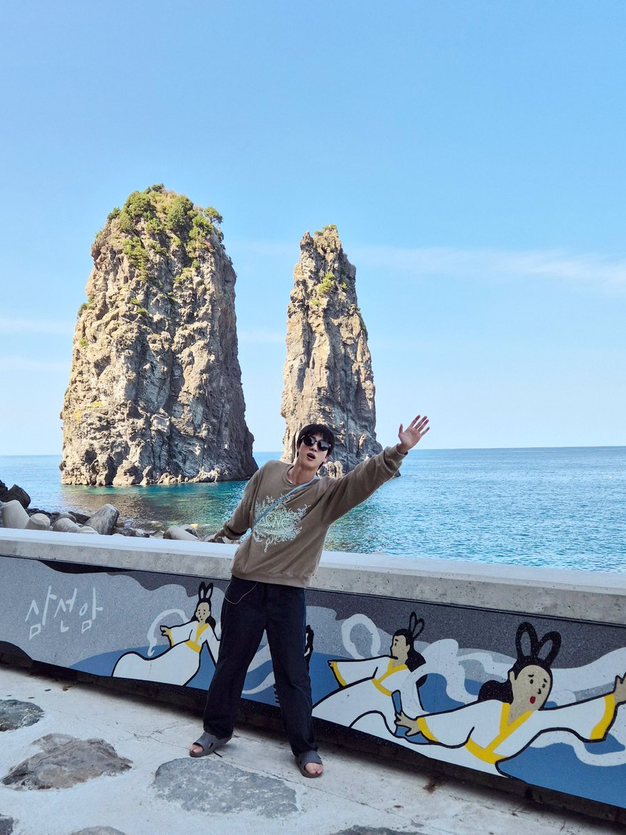 seokjinfile's tweet image. JIN ON WEVERSE