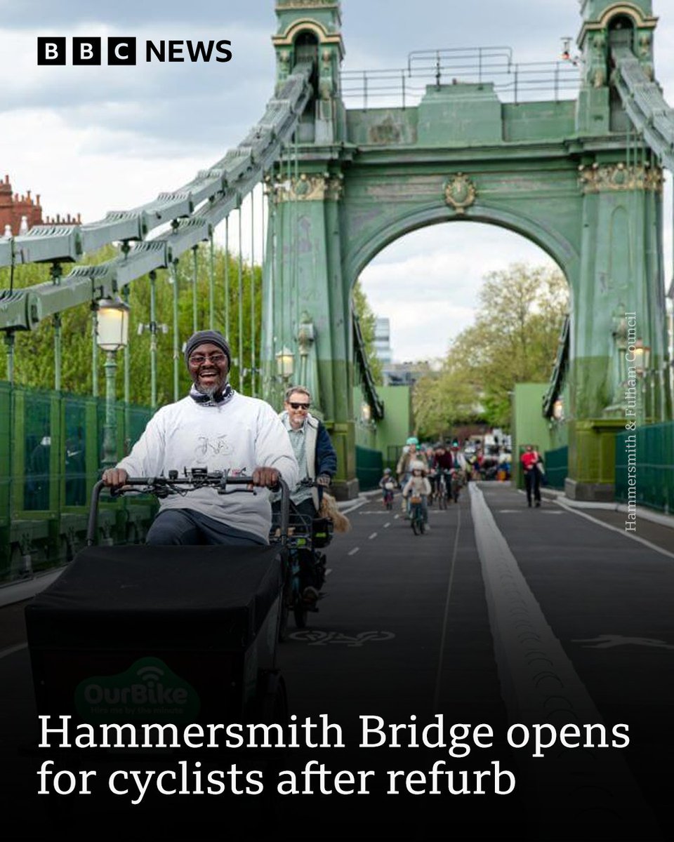 BBCLondonNews's tweet photo. Hammersmith Bridge is now open to cyclists 🚲✅
But no decision has been taken on when it will be used again by cars ➡️ https://t.co/p04gT1yWMR https://t.co/9mKoTkgqQV