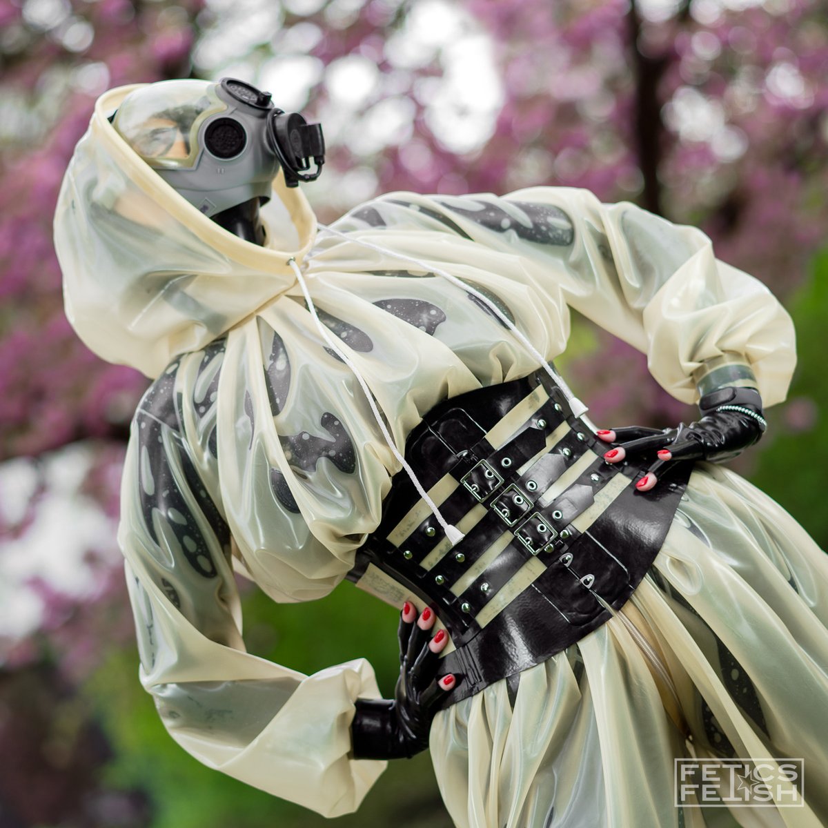One more from the shoot with @Fetish_Erotica (fevondergum on IG) in her Jumpsuit during EFM.