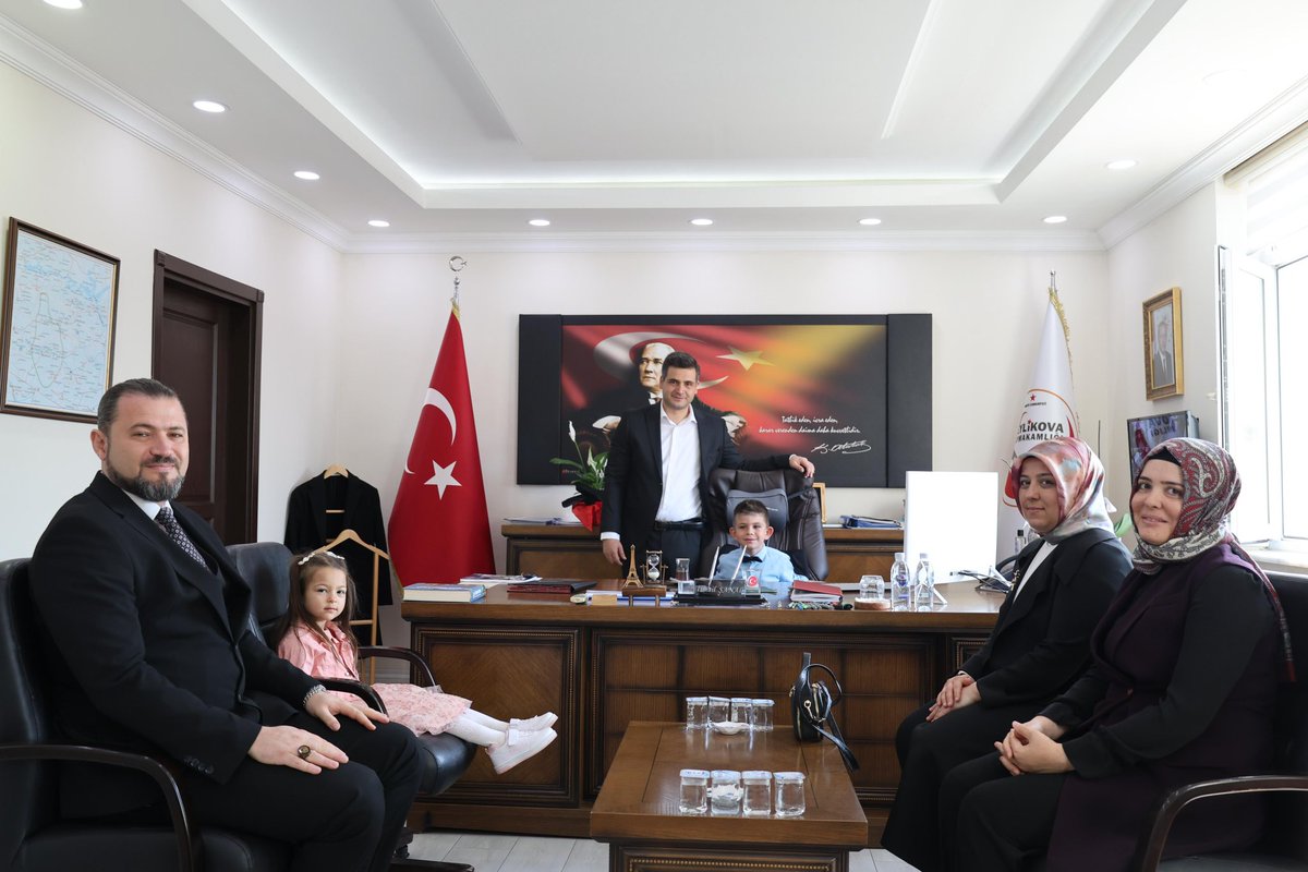 Kaymakamımız Sn. İsmail ŞANAL, 23 Nisan Ulusal Egemenlik ve Çocuk Bayramı dolayısıyla makam koltuğunu temsili olarak 
İlçemiz Saide Alp Anaokulu, öğrencilerine devretti.