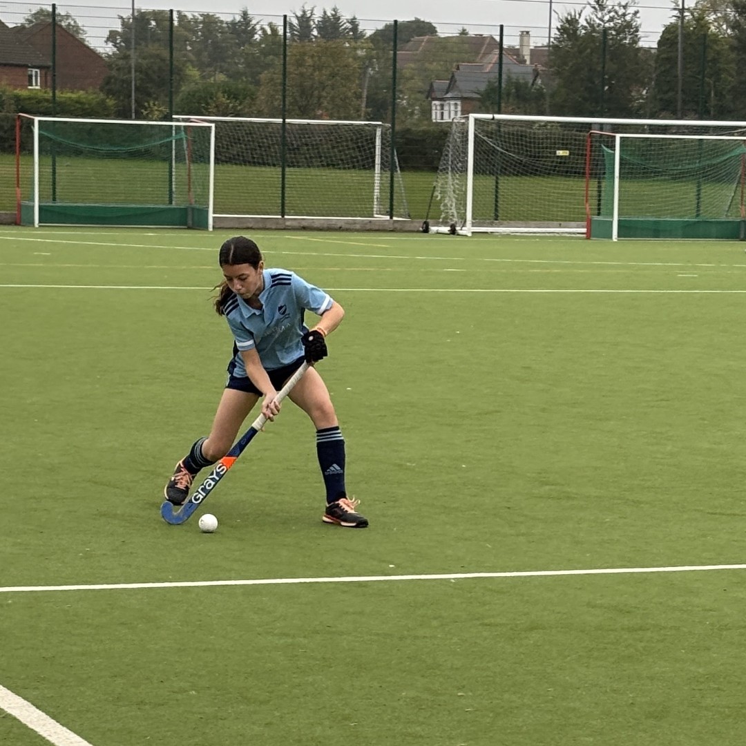 We're proud to share that over the Easter break, U4 Helen travelled with the Reading U14 1st Team to compete in the England National U14 Clubs Hockey Championship. They all played brilliantly, with Helen and her team coming away with a hard won silver medal!

#QASStrongSpirits