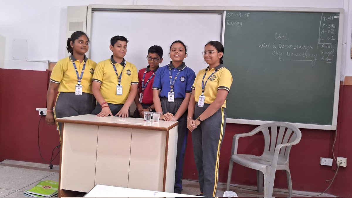 Neha05204678's tweet image. &quot;Watching my @BBPSMV students explore &amp;amp; discover through hands-on experiments is pure joy! Nurturing curiosity &amp;amp; creativity, one experiment at a time. Love their smiles! #funlearn @vividh87 @EduMinOfIndia @cbseindia29 @AIMtoInnovate @PrinSciAdvGoI @doescience