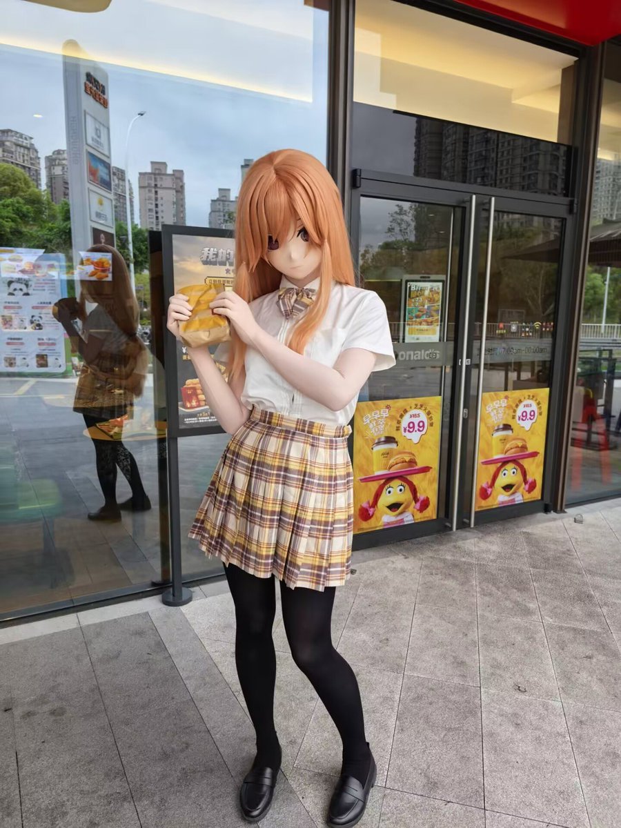 我在白鹰改装的时候也吃过这玩意，今天为指挥官领一份品尝。
#kigurumi
#碧蓝航线