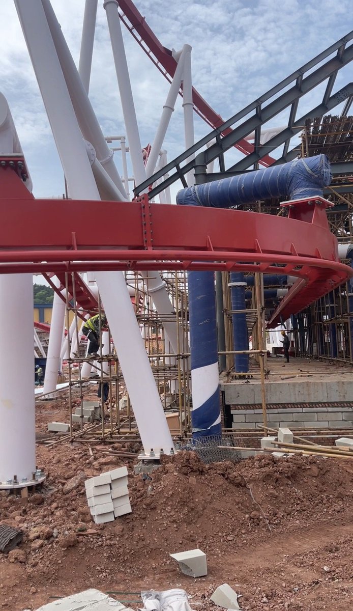 VHCoasters's tweet image. The new Fantawild in Ziyang has a very interesting custom inverted coaster under construction from Jinma. 

The park is also home to a custom junior boomerang also from Jinma.