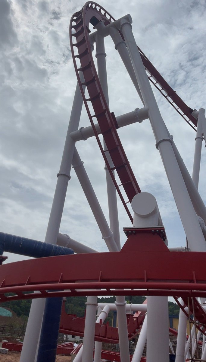 VHCoasters's tweet image. The new Fantawild in Ziyang has a very interesting custom inverted coaster under construction from Jinma. 

The park is also home to a custom junior boomerang also from Jinma.