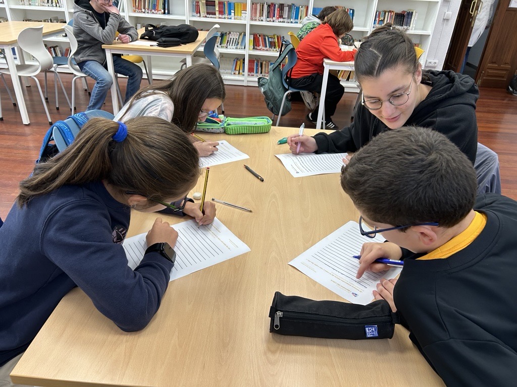 IES_CriSoL's tweet photo. Hoy, durante el recreo, en el marco de la I Semana del Libro, celebramos el concurso de microrrelatos "Cristo del Socorro". Los participantes tenían que redactar la mejor historia posible a partir del inicio de La oveja negra, de Ana María Matute. ¡Mucha suerte a todos! https://t.co/pwnX6rneYU