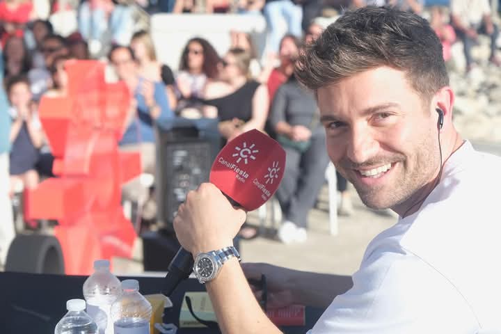 Marilo2020gmai2's tweet photo. Mucho #ClickBait @pabloalboran demasiada la paciencia que les doy muchos dicen que me conocen pero no tienen ni idea de quien soy @MargaAriza @canalfiesta #FormulaFiesta https://t.co/hbFHObf36x