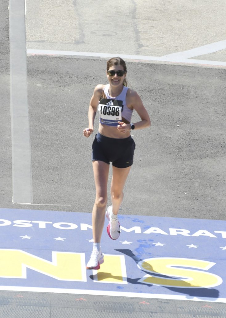 StephCohenMD's tweet image. 7 weeks between Tokyo and Boston
(as someone entirely self-coached who runs by feel and isn't an expert in anything):
-2 weeks sick, SOB at rest
-60 mile week, 17 mile LR
-75 mile week, 20 mile LR (A LOT of moonlighting)
-63 mile week, 22 mile LR
-2 week Taper