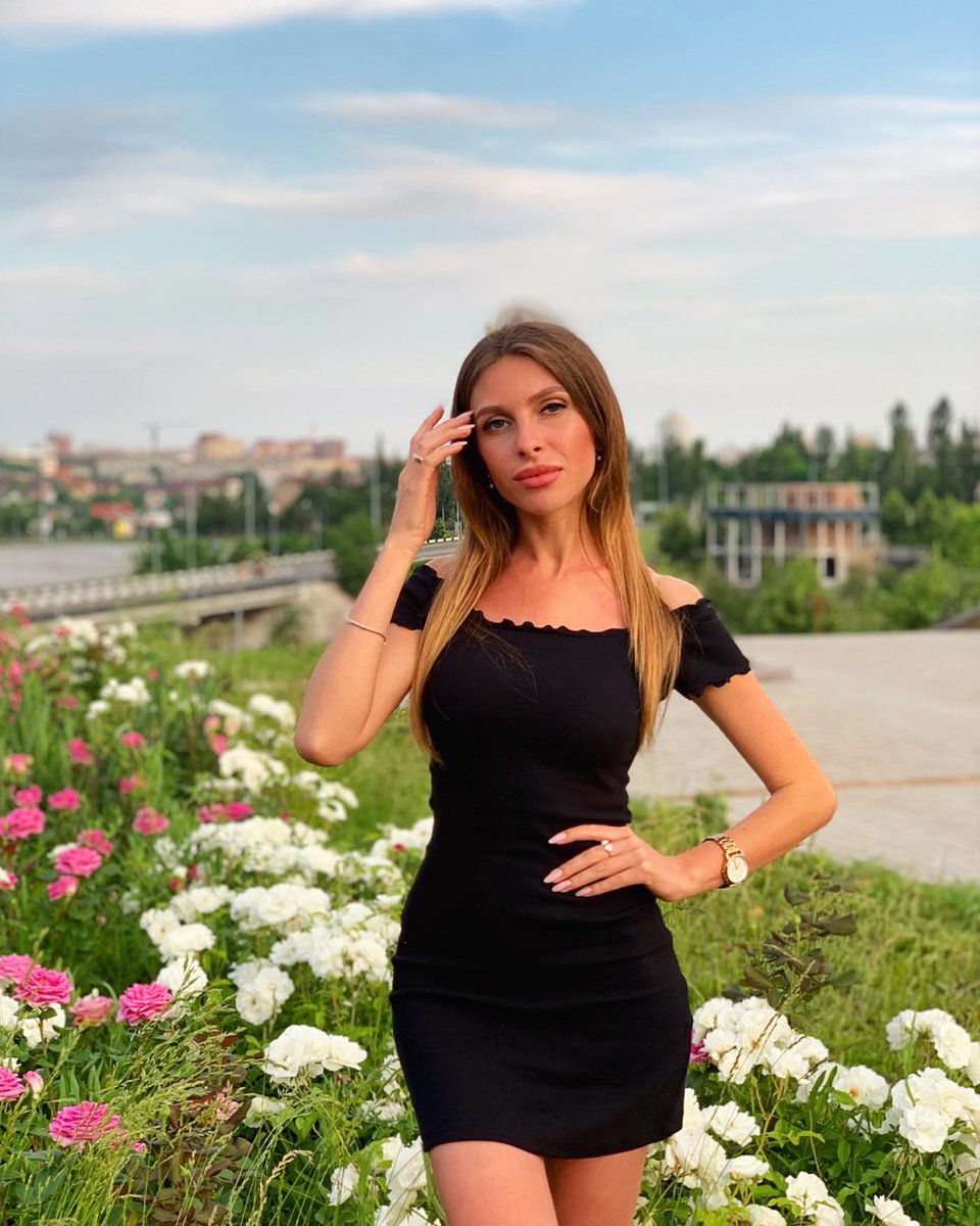 biligen's tweet image. Find your own peace and beauty among the flowers❤️