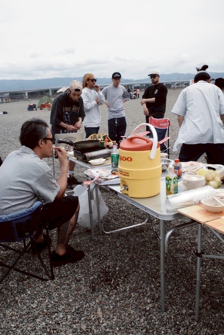 PASSINGBREEZE92's tweet photo. BBQって
これくらいのユルさがいい。
みんなそれぞれ個性ありで会う度新鮮。
#WEEKENDPLAYERZ
#WP4LIFE
#420MEETS
#よっし壮大に寝る
#ショウの極上2WHEELS
#左DA18積み狩人みっちゃん
#キャンプマスタープレジ https://t.co/9N3xgkBA4C