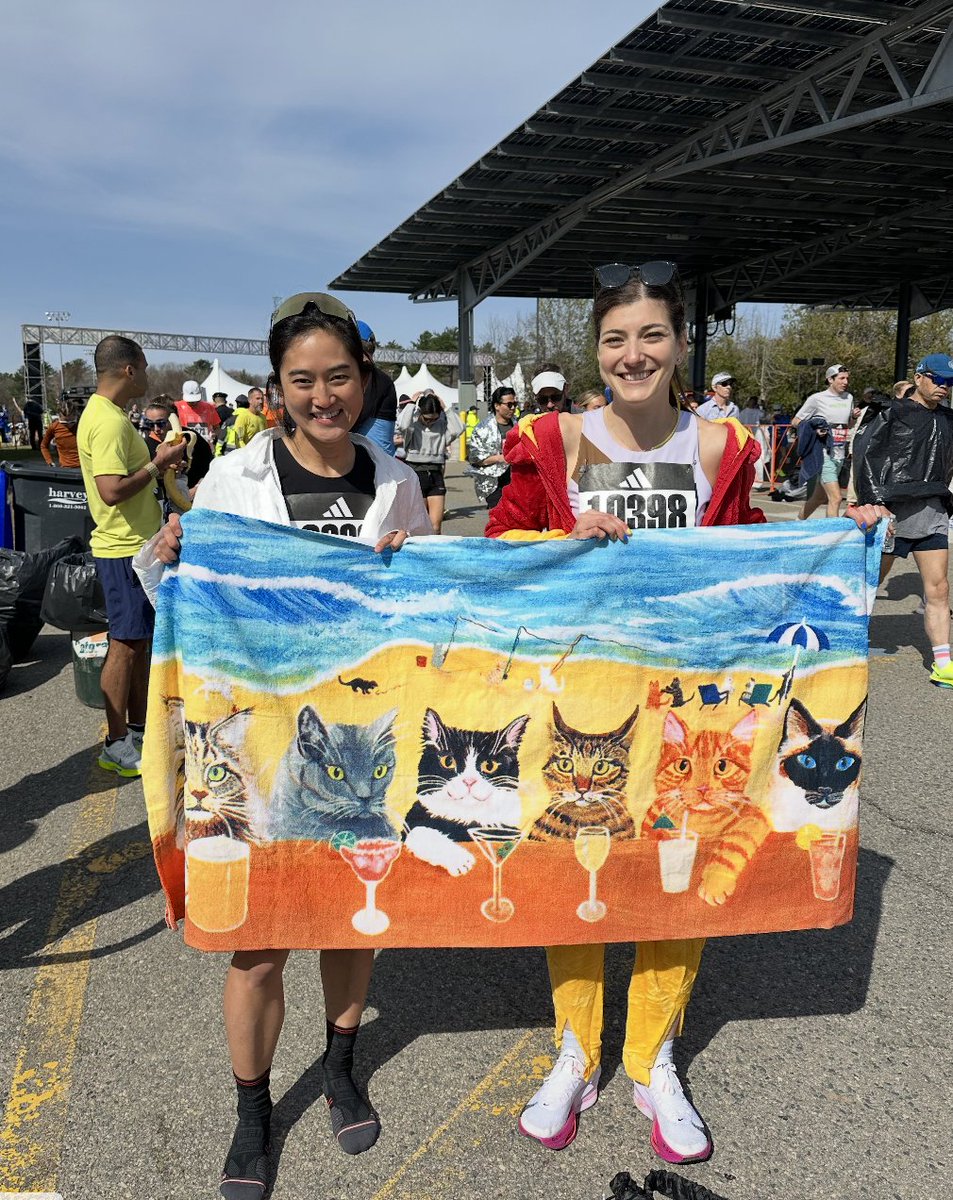 StephCohenMD's tweet image. 7 weeks between Tokyo and Boston
(as someone entirely self-coached who runs by feel and isn't an expert in anything):
-2 weeks sick, SOB at rest
-60 mile week, 17 mile LR
-75 mile week, 20 mile LR (A LOT of moonlighting)
-63 mile week, 22 mile LR
-2 week Taper