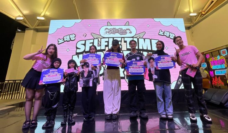 selfietimeid's tweet image. Yuk intip keseruan Selfie Time Noraebang di Lippo Mall Cikarang! 😍

Ada games berhadiah, dance cover performance, hingga  Random Play Dance yang super seru! 😆

#selfietime #noraebang #randomplaydance