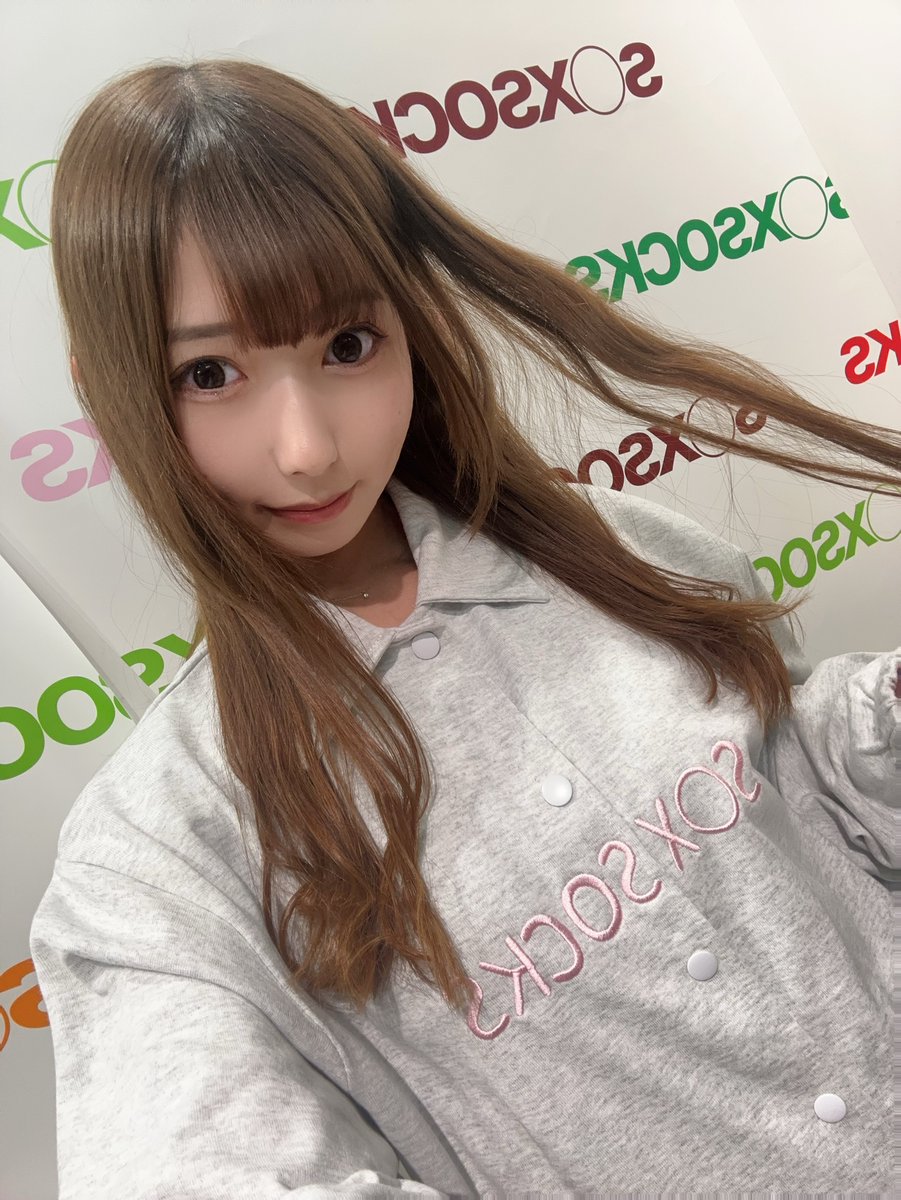 一日店長平日なのにたくさん来てくれて時間過ぎるのあっという間すぎた〜！
一緒にお買い物楽しかったね！
いつもより長い時間話せたし神イベントだった！私にも🎁ありがとう‼︎
なによりカップル爆誕すぎた👫💓
<a href="/soxsocks_tokyo/">SOXSOCKS</a>
