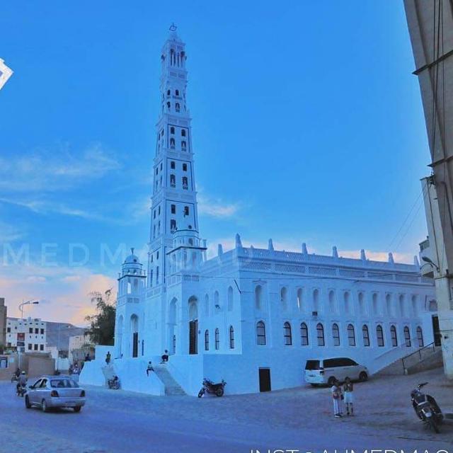 حضرموت الحضارة والتاريخ .
حضرموت الدولة والمدنية .
حضرموت الجغرافيا والإنسان .

حضرموت بخير وستبقى بخير ، ولا خوف عليها ، ف أهلها أهل حكمة ، وابنائها لن يكون إلا جسدا واحدا في سبيل حمايتها وبنائها .

ل حضرموت كل المحبة والخير .