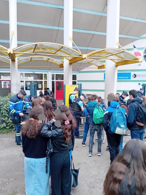 Plusieurs opérations de contrôles pour lutter contre toutes les formes de violences aux abords des établissements scolaires se sont déroulées la semaine dernière, notamment dans les arrondissements de Libourne et de Lesparre-Médoc.

De nouvelles opérations seront réalisées à la