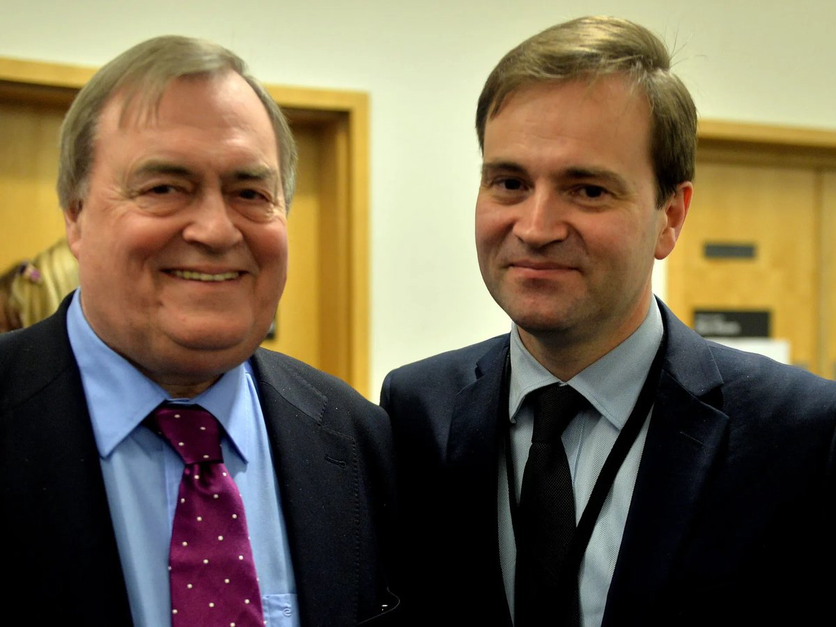 Alzheimer's Research UK (@alzresearchuk) on Twitter photo We are delighted to have <a href="/DavidPrescott/">David Prescott</a> on our <a href="/LondonMarathon/">TCS London Marathon</a> team. He’s running the race for dementia research in memory of his father, former Deputy Prime Minister Lord John Prescott, who died with Alzheimer’s disease.
alzheimersresearchuk.org/news/lord-john… We are delighted to have <a href="/DavidPrescott/">David Prescott</a> on our <a href="/LondonMarathon/">TCS London Marathon</a> team. He’s running the race for dementia research in memory of his father, former Deputy Prime Minister Lord John Prescott, who died with Alzheimer’s disease.
alzheimersresearchuk.org/news/lord-john…