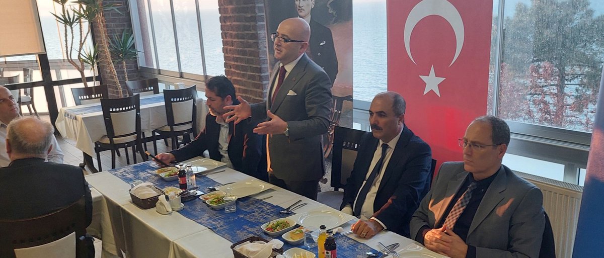 500 BİN EĞİTİM FAKÜLTESİ MEZUNU                      
SADECE 25 BİN ATAMA; İPİN UCU KAÇTI! turkegitimsen.org.tr/500-bin-egitim… @Türk Eğitim Sen aracılığıyla