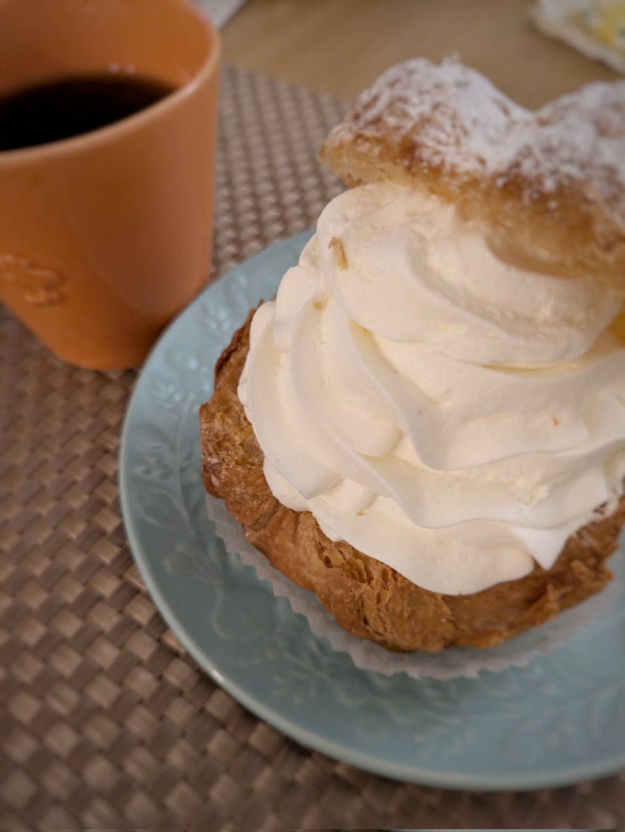 toypuu45's tweet image. ゆるいロカボ生活してるつもりでも母がジムの帰りに買ってくる、笑

美味しく食べて、また勉強だ！

#継続は力なり　
#毎日が発見