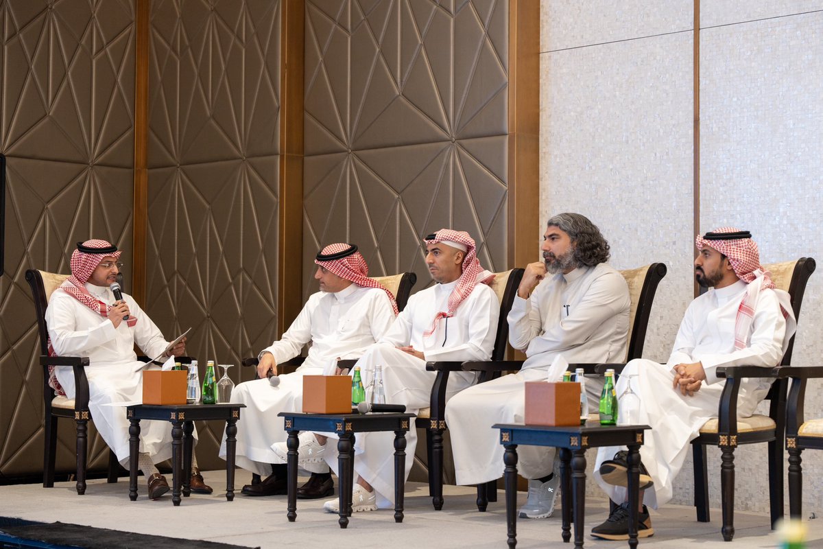 #يحدث_الآن
انطلاق الجلسة الحوارية الثالثة بعنوان "الشركات الناشئة في مجالي الذكاء الاصطناعي وتحليل البيانات"، ضمن فعاليات المؤتمر.
#رؤية_السعودية_2030
#نحو_رعاية_صحية_أكثر_ذكاءً