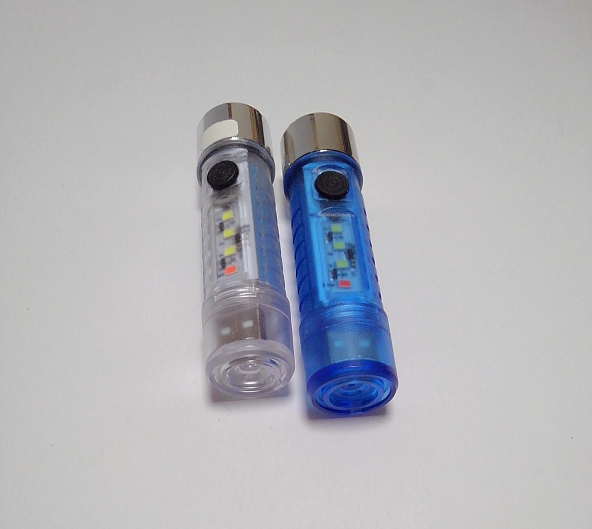snttm1's tweet image. #ダイソー #OHM #オーム電機
#スケルトンライト
#フラッシュライト 🔦✨
 
パトロール
#スケルトンライト は結構有った
先日久々に入荷したニッケル水素充電池は完売(大人気)
1000円のUSB充電式自転車用ライト(300 lm)も結構有った…25個
 
今日も店内に #櫻坂46 の曲 🔊～🌸