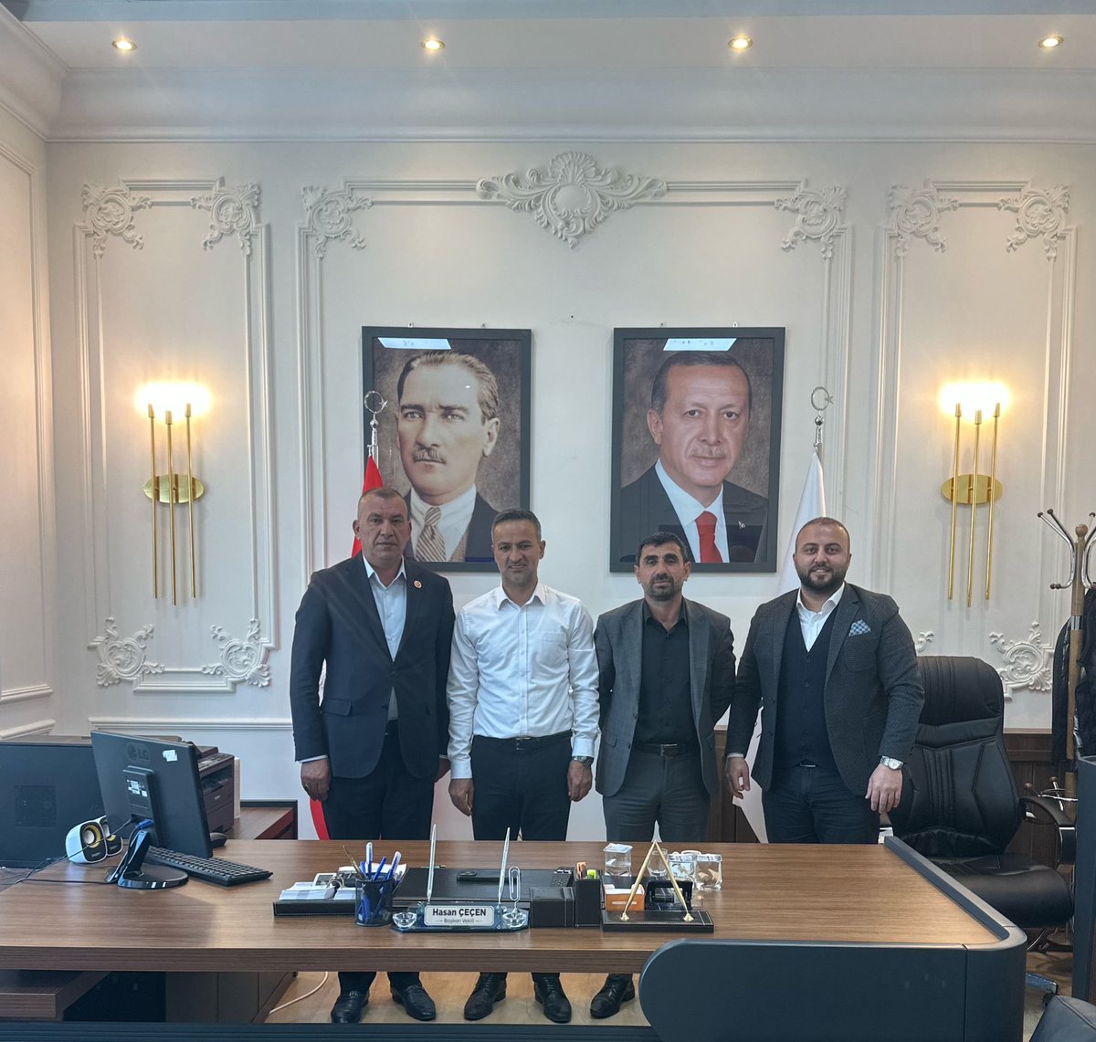 Bingöl muhtarlar derneği başkanı Sayın mehmet Erdoğan beyfendiye ve yönetim kurulu Üyelerine nazik ziyaretleri için teşekkür ediyoruz ⁦<a href="/mehmederdogan12/">Mehmed ERDOĞAN</a>⁩