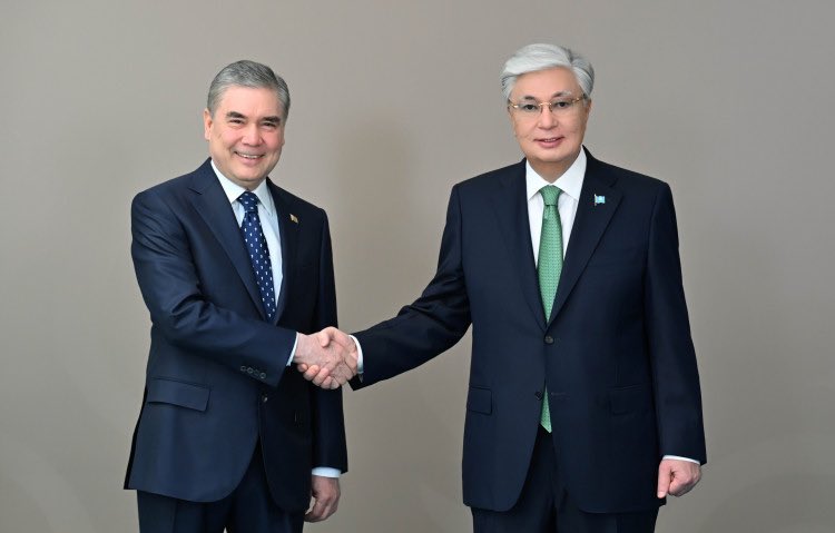 Erzhan Kazykhan (@erzhankazykhan) on Twitter photo 🇰🇿🇹🇲President <a href="/TokayevKZ/">Qasym-Jomart Toqayev</a> and Chairman Berdimuhamedov emphasized the need to identify new growth opportunities and implement systemic measures to increase trade turnover to $1 billion in the coming years.
✔️They also focused on expanding cooperation in the gas sector, 🇰🇿🇹🇲President <a href="/TokayevKZ/">Qasym-Jomart Toqayev</a> and Chairman Berdimuhamedov emphasized the need to identify new growth opportunities and implement systemic measures to increase trade turnover to $1 billion in the coming years.
✔️They also focused on expanding cooperation in the gas sector,
