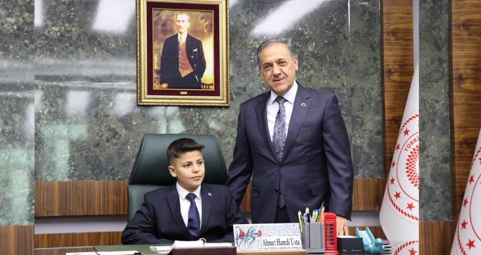 Vali Usta’dan 23 Nisan Ulusal Egemenlik ve Çocuk Bayramı mesajı bingolnethaber.com/haber/vali-ust…