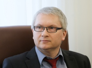 Prezesa Fed uważa, że potrzeba więcej czasu aby gospodarka dostosowała się do nowych warunków biznesowych związanych z polityką celną administracji prezydenckiej - prof. Eryk Łon