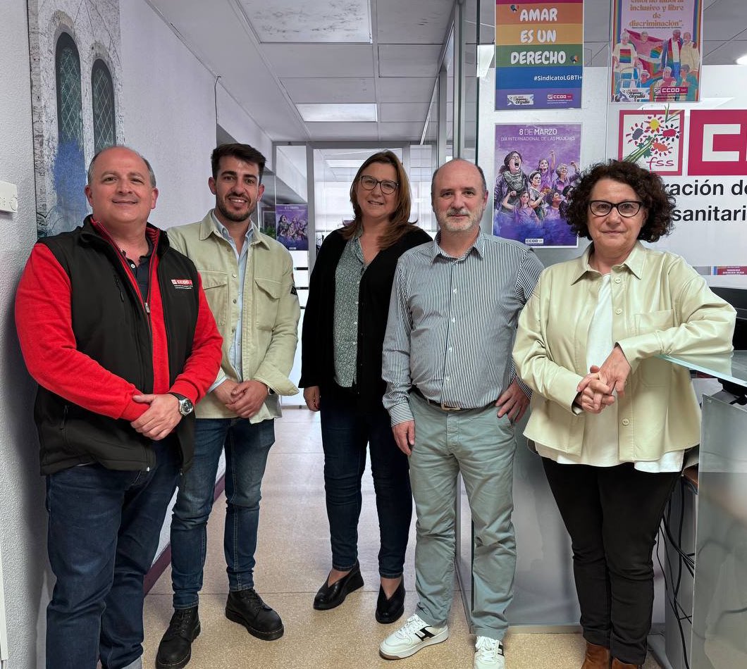 ➡️ La FSS-CCOO y la FSS-CCOO Madrid se reúnen con la Asociación Española  de Trabajo Social y Salud 

👁️ Junto a su Presidenta, Miguela Arévalo García, y a Daniel Gil Martorell, miembro de la asociación, nuestrxs compañerxs Lucía García, Álvaro Sánchez y Mariano Martín-Maestro