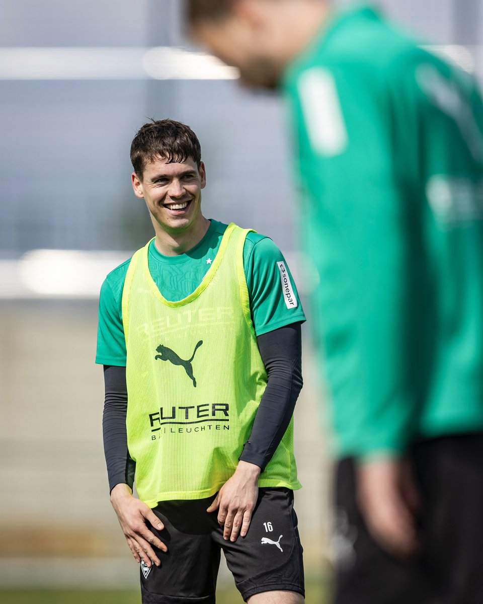 Schön dich auf dem Platz zu sehen, Philipp! 💚

Philipp Sander wird nach überstandenem Infekt Schritt für Schritt ins Mannschaftstraining integriert 🙏

#dieFohlen