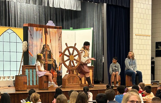 Lowe Elementary (@loweesleopards) on Twitter photo Lowe Explores: In school experience
3rd grade has been exploring Literacy Classics like Peter Pan with the <a href="/ELeducation/">EL Education</a> & today they experienced <a href="/TCTCincinnati/">The Children's Theatre of Cincinnati</a> : A Pirate-y Peter Pan.
🏡Connection: ask your student these questions about the play. <a href="/JcpsElemEla/">JCPS Elementary ELA</a> Lowe Explores: In school experience
3rd grade has been exploring Literacy Classics like Peter Pan with the <a href="/ELeducation/">EL Education</a> & today they experienced <a href="/TCTCincinnati/">The Children's Theatre of Cincinnati</a> : A Pirate-y Peter Pan.
🏡Connection: ask your student these questions about the play. <a href="/JcpsElemEla/">JCPS Elementary ELA</a>