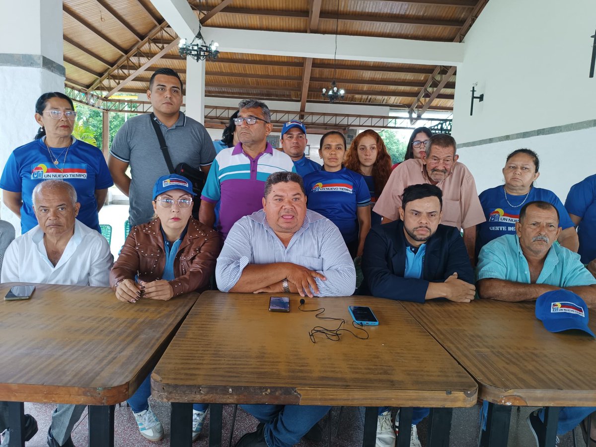 Sálvese quien pueda. Para conservar sus puestos de trabajo en la alcaldía de El Vigía, bajo control de AD, un grupo de militantes de UNT le retiran su apoyo a Liliana Guerrero (UNT) para respaldar ahora las aspiraciones del candidato de AD a la gobernación
compasinformativo.com/2025/04/dirige…