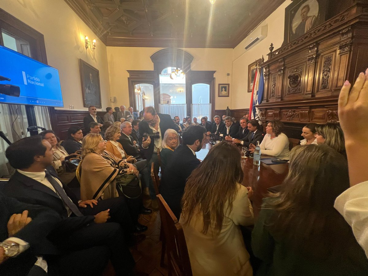 Sesión del Directorio del <a href="/PNACIONAL/">Partido Nacional</a>, recibiendo al ex Presidente de la República <a href="/LuisLacallePou/">Luis Lacalle Pou</a>. Volviendo. “ Por la libertad se pelea siempre, porque nunca está definitivamente conquistada. Para nosotros la lucha comienza todos los días, y por lo tanto comienza hoy” WFA