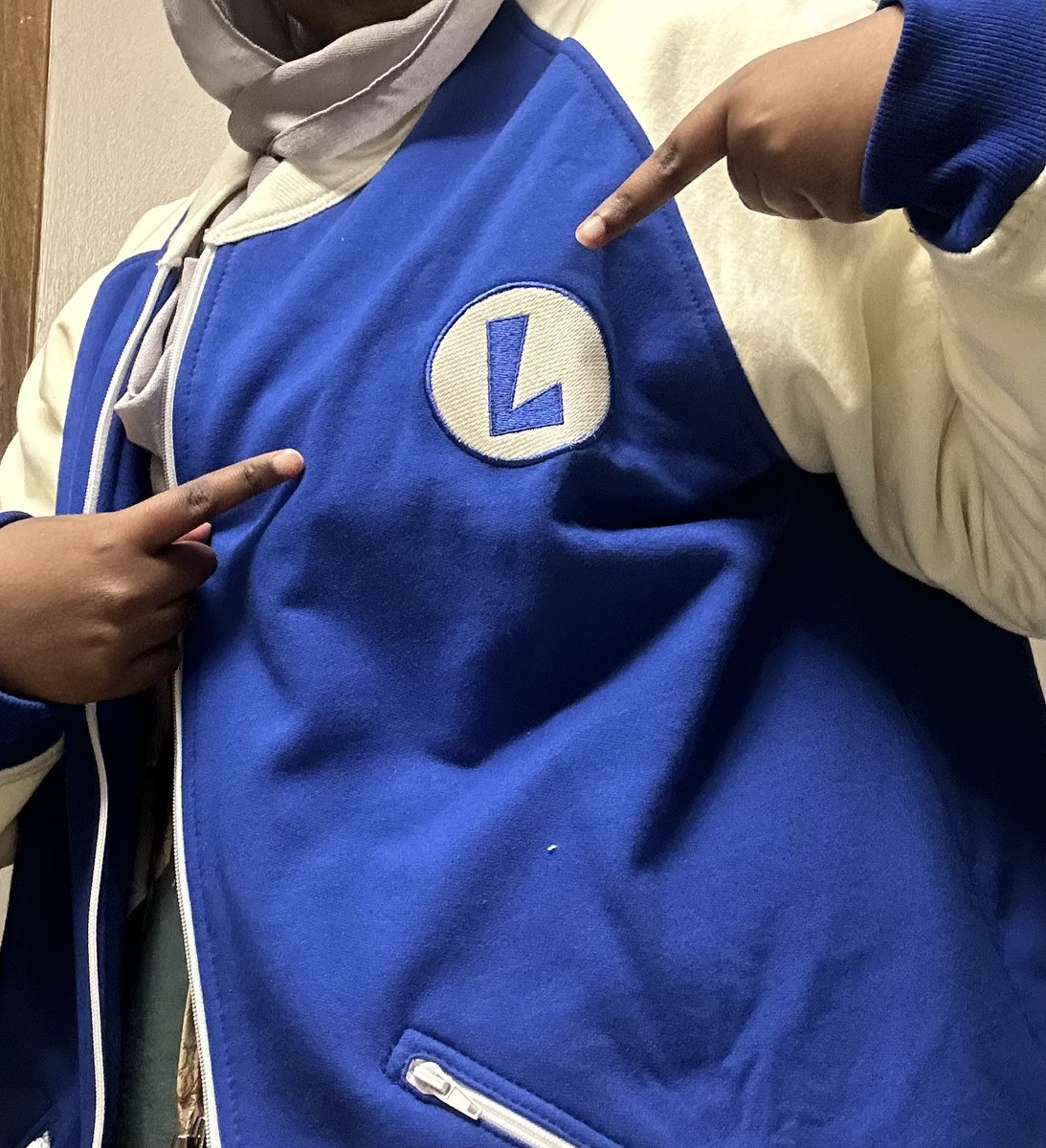 IN LANE FOUR HAILING FROM CANADA. LOGANNNN (everybody say thank you to jakealope for the sick birthday gift)