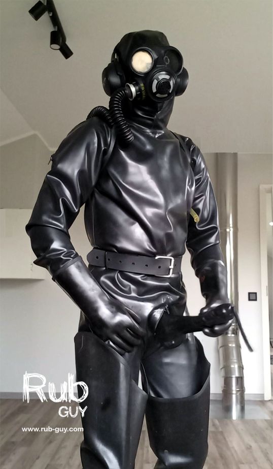 I missed gas mask Monday yesterday so I enjoy the benefits of heavy rubber Tuesday today. It's hard to resist the aroma coming from the bubble bottle on my back.

How's your Tuesday? 😏