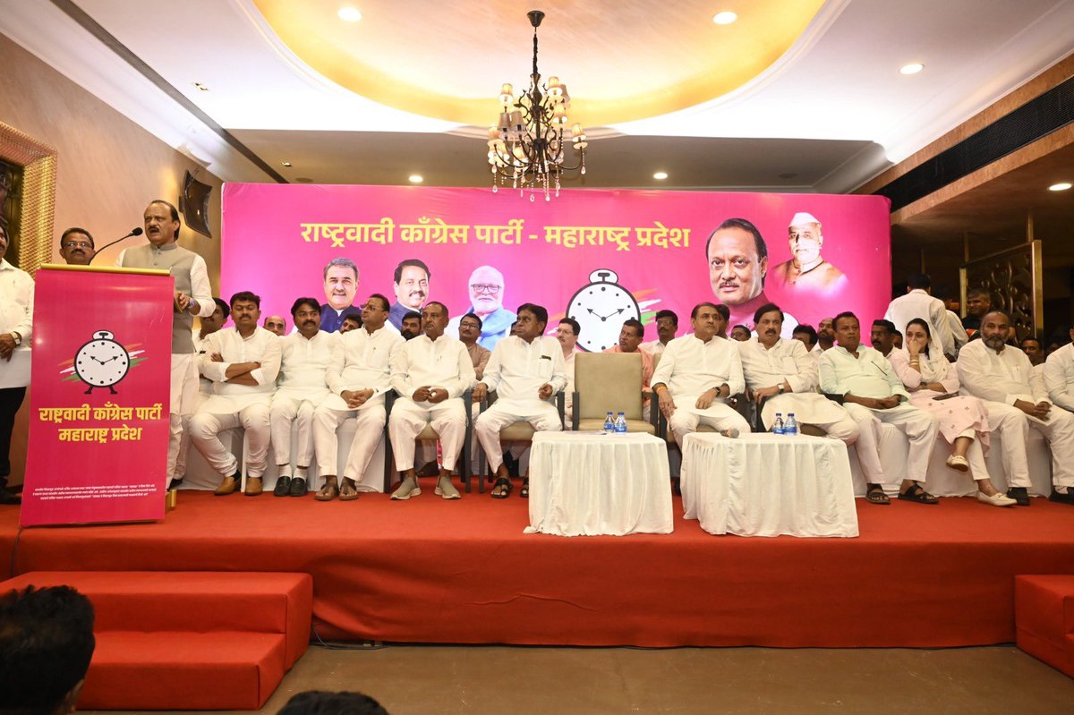 राष्ट्रवादी काँग्रेस पार्टीचे राष्ट्रीय अध्यक्ष व राज्याचे उपमुख्यमंत्री मा. ना. श्री. अजितदादा पवार, पक्षाचे प्रदेशाध्यक्ष मा. खा. श्री. सुनील तटकरे आणि पक्षाचे राष्ट्रीय कार्याध्यक्ष मा. खा. श्री. प्रफुलभाई पटेल यांच्या उपस्थितीत मुंबई येथे आज माजी मंत्री मा. श्री. शिवाजीराव