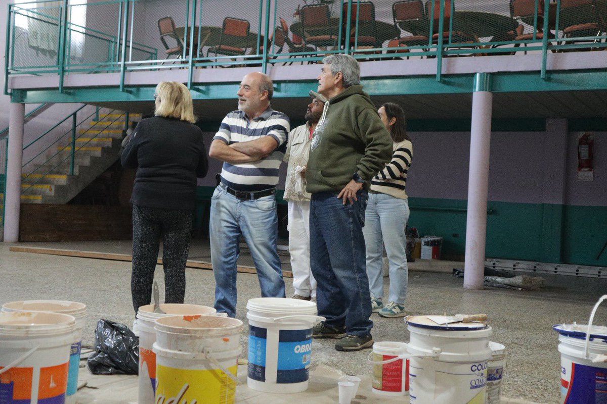 Siempre es una alegría visitar el Centro de Jubilados de Marcos Paz.

Recorrimos los trabajos de puesta en valor que se están realizando con el apoyo del Municipio y también le entregamos un voucher para que puedan realizar un lindo viaje.
