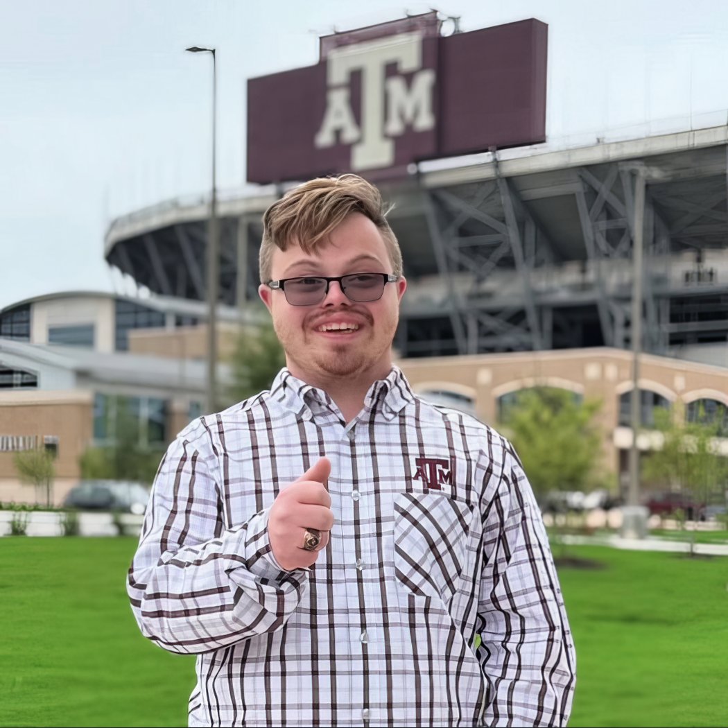 cehdtamu's tweet image. Congratulations to our Aggie ACHIEVE students who recently received their ACHIEVE Rings. We’re proud of all your hard work, and you wear it well!
#TAMU #CEHD #Whoop #GoodBull #Aggies #RingDay